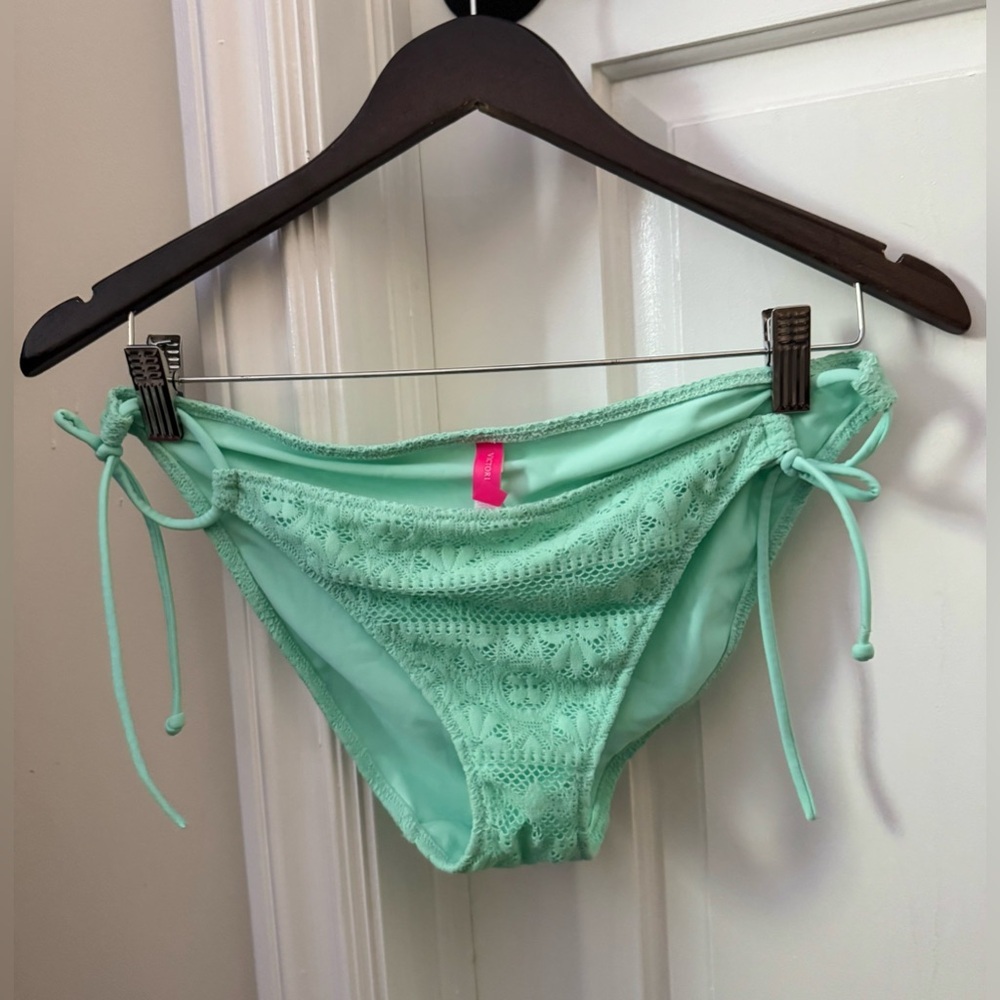 VICTORIA’S SECRET Two Piece Green Swim Bikini with Bra (34D) and Bottoms (L) - Picture 5 of 8
